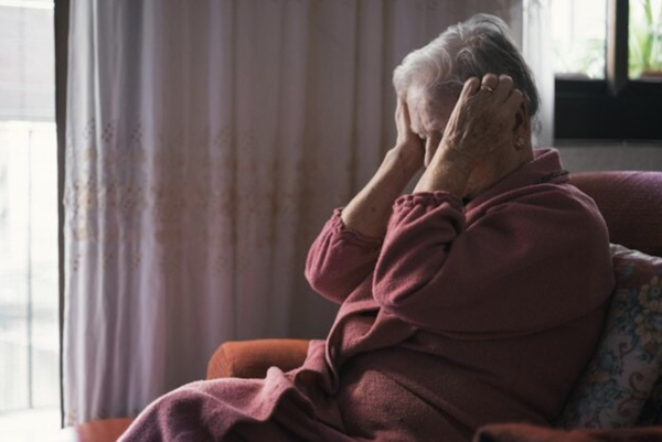 "초라하게 늙어버린 노인은 짐승만도 못하나요...?" 요양원에서 세상을 떠난 80대 할머니가 남긴 '편지'를 발견한 간호사, 그 내용이 세상에 알려지자 사람들은 눈물을 참을수가 없었습니다.